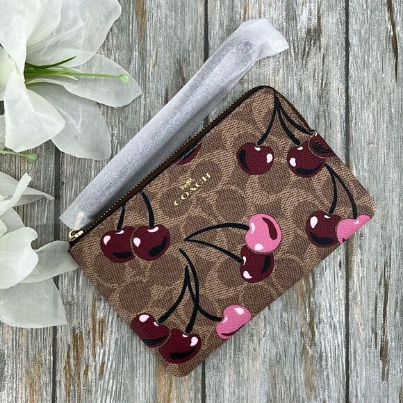Coach Corner Zip Wristlet In Signature Canvas Cherry Print Wallet Bag Purse - Picture 1 of 7